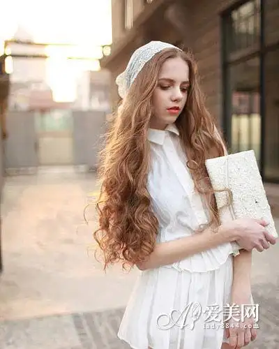 金色长卷发 公主范十足