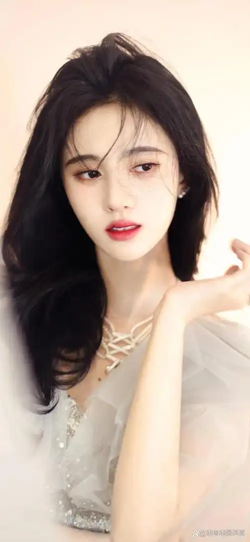 "演员 "鞠婧祎时尚写真欣赏