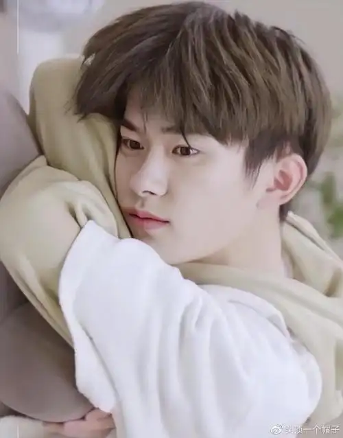 易烊千玺更新ins分享露天烧烤第二张的奇葩食物很少人能接受