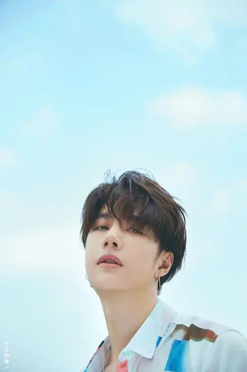 鲜橙派 修图 @uniq-王一博 cr:logo 禁二改