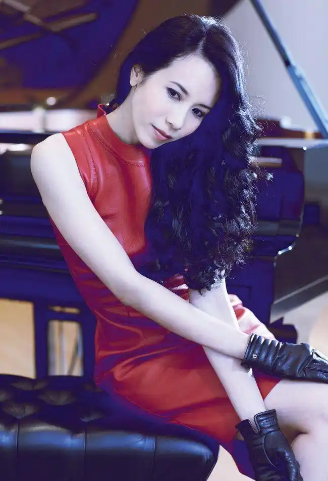 莫文蔚,混血儿,香港歌手和演员,是歌,影,视的三栖艺人