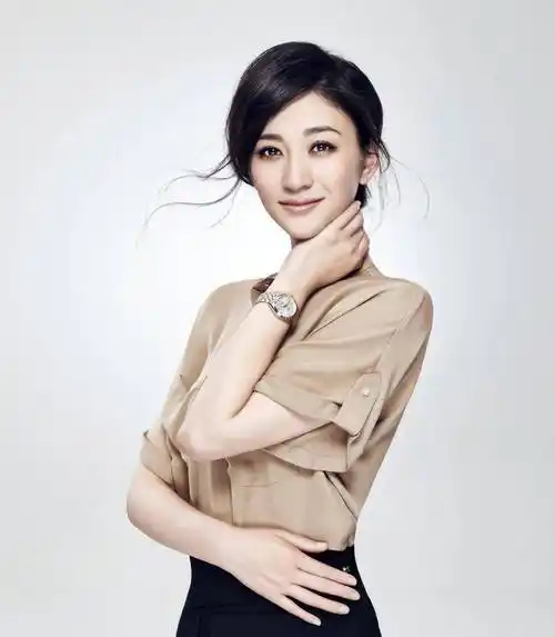 李小冉:39岁嫁给富豪男闺蜜,5个亿随便花,现婚姻状况如何?