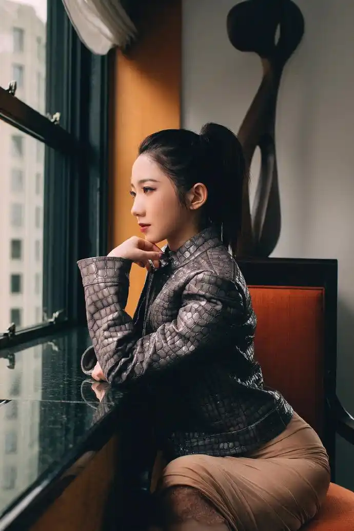 "山支哥","奶岐"是外界对她黑马的描述,她坚强,努力向上