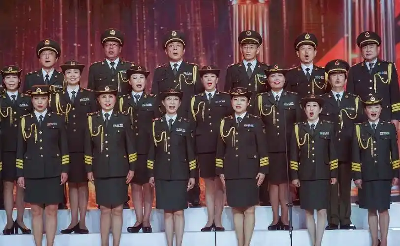 3位军旅女歌手的顶梁柱,宋祖英,祖海在内,都是国家一级演员_舞台_因为