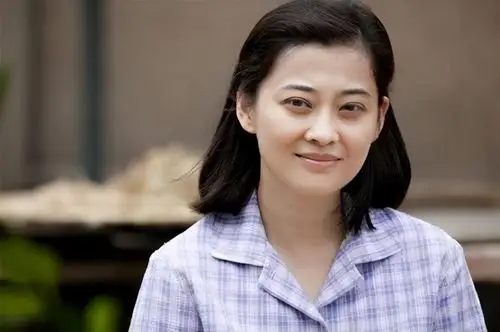 生二胎后抱不稳老大梅婷谈高龄母亲压力没人生来会做妈妈