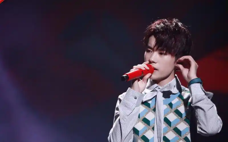 【4q】易烊千玺17岁生日会《喜剧之王》高清/全身/正面视角