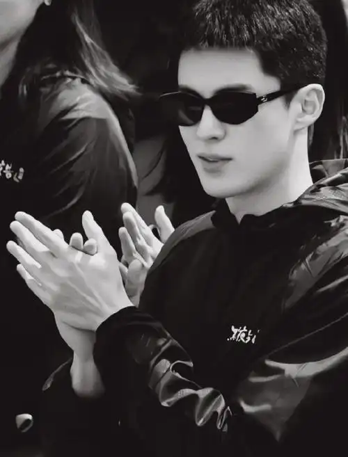 #王鹤棣终于演警察了##王鹤棣新发型#