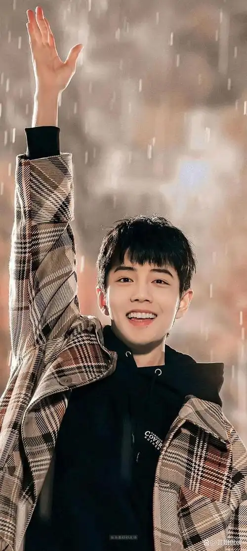 肖战片场笑得前仰后合,快来围观吧!