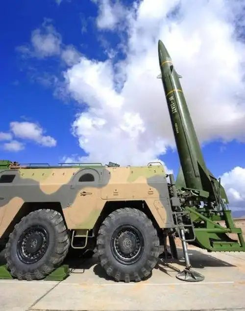 中国火箭军万箭齐发,代号为东风-11azt的导弹威震世界