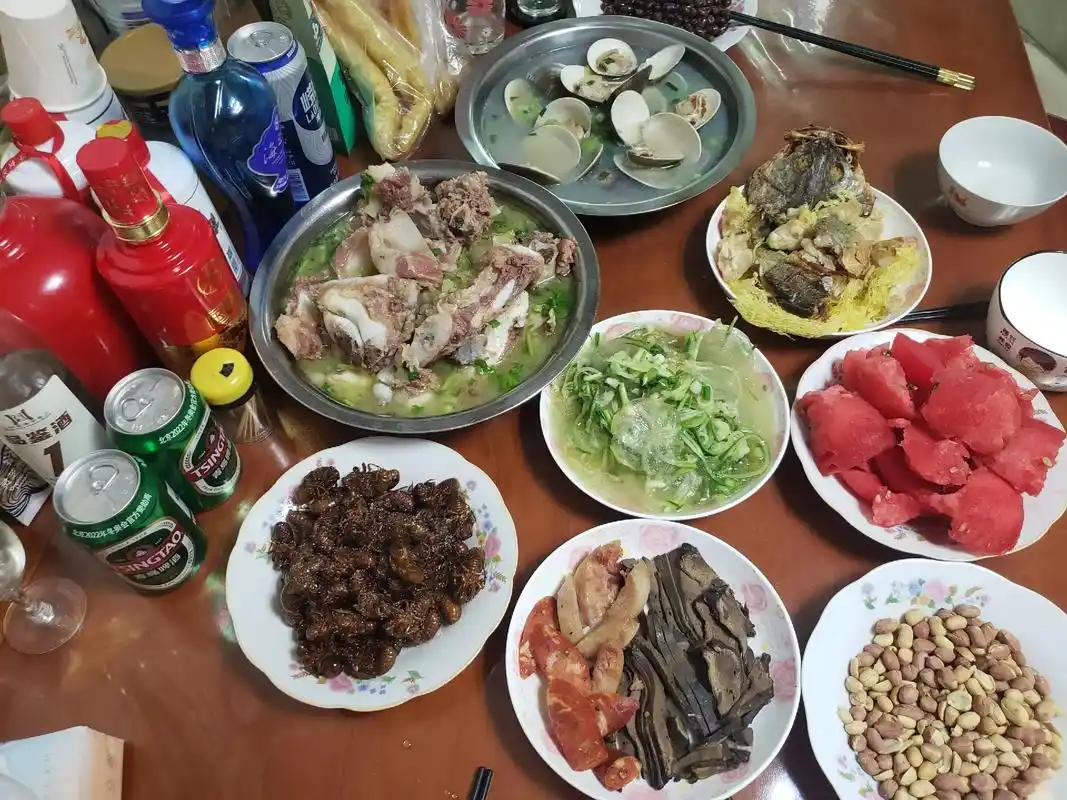 兄弟们家宴一聚,生活随拍记录美好瞬间 #抖音图文来了 #美好 - 抖音