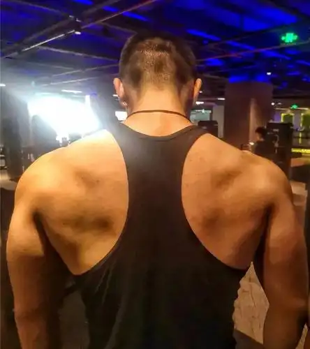 3招教你练出肌肉男最强背影杀