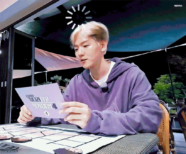 边伯贤费加罗封面