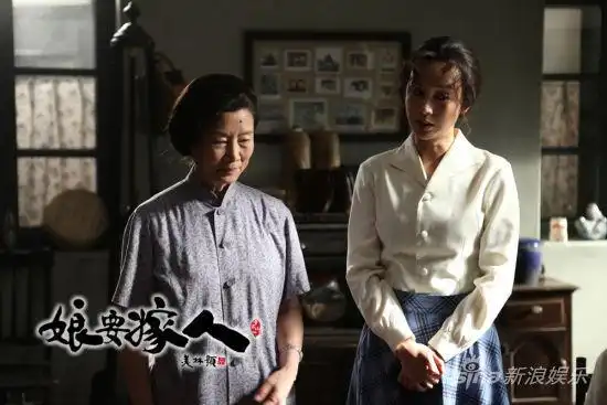 吕中饰蒋雯丽母亲