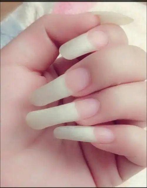 28 不管男生女生,只要你留了指甲,一定要保持卫生.