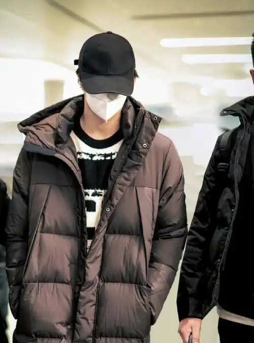 刘耀文今日allblack机场饭拍##刘耀文全黑机场造型