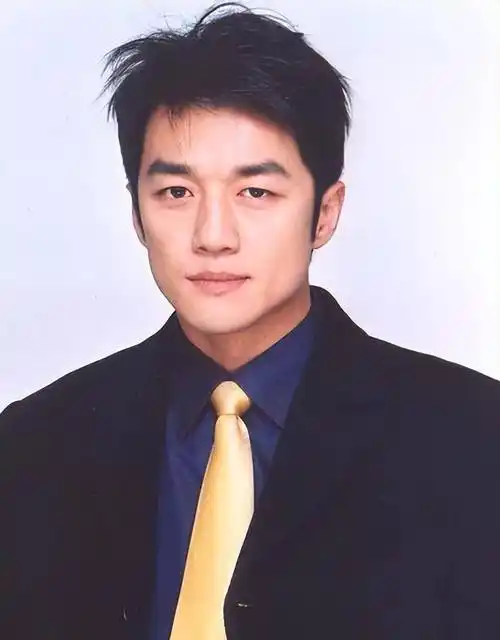 原创李亚鹏的魔法前任周迅前妻王菲现让小19岁模特为其生女