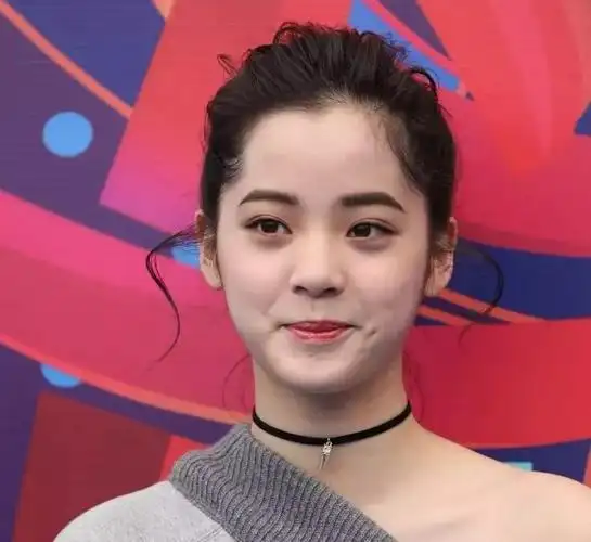 养过小鬼的女明星面相(欧阳娜娜面相分析性格)