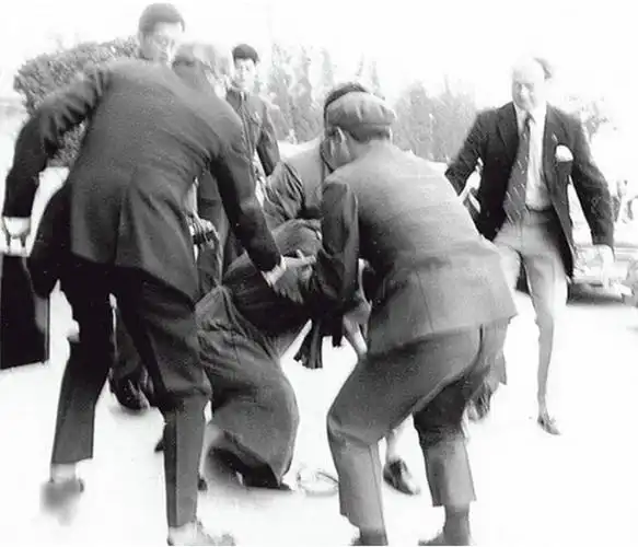 1997年6月30日,熊自仁少将率五百余军从深圳出发,强势入驻香港