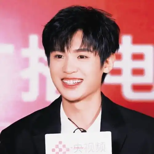 黄明昊#