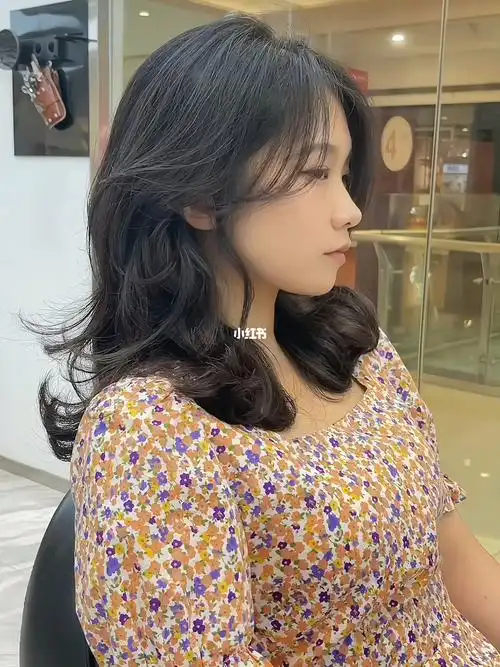 适合发量少头发扁踏的妹子们烫发