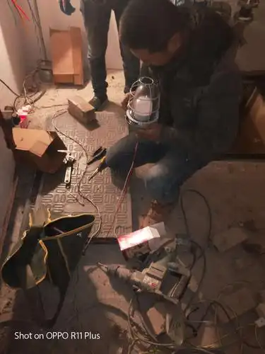 风和苑   地下室人防防爆灯安装