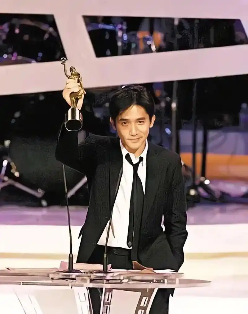 一个眼神就足够帅到了#你够梁朝伟帅吗 - 抖音