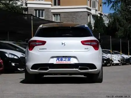 车标像一只x型的鸟,请问是什么车啊