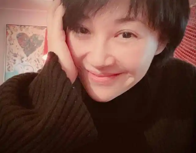 原创53岁许晴状态依然能打身材不输年轻小姑娘岁月从不败美人