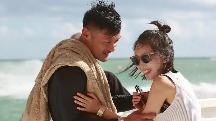 周冬雨余文乐《我们相爱吧》剧照图片