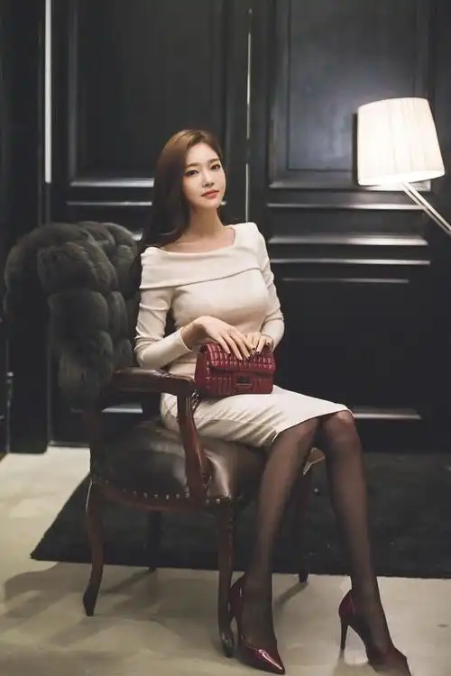 丰乳肥臀极品美女朴正允性感爆乳黑丝美腿诱惑写真