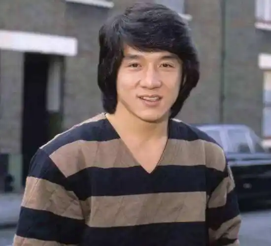 原创第一次剪短发险些丧命干爹立下两条规矩成龙一生不剪短发