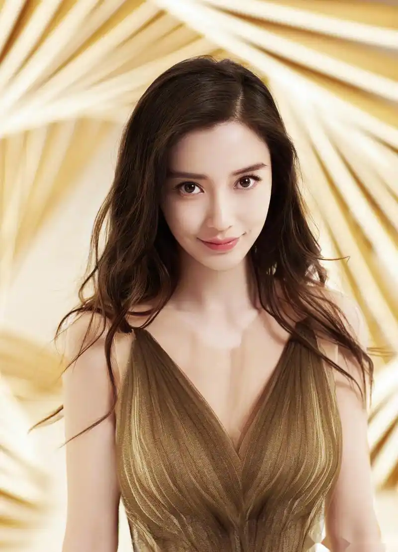 angelababy 释出一组后台花絮图,柔和过度的苍翠绿色典雅高级,风琴