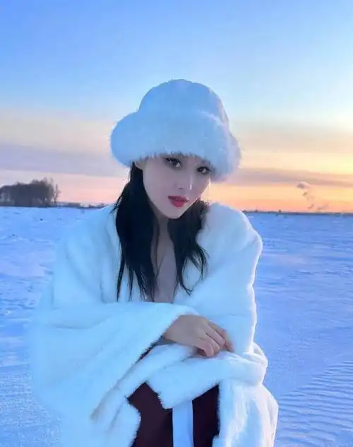 美女张馨予最近又发布了一组美照,并在文中表示这就是小狐狸的住所吧!