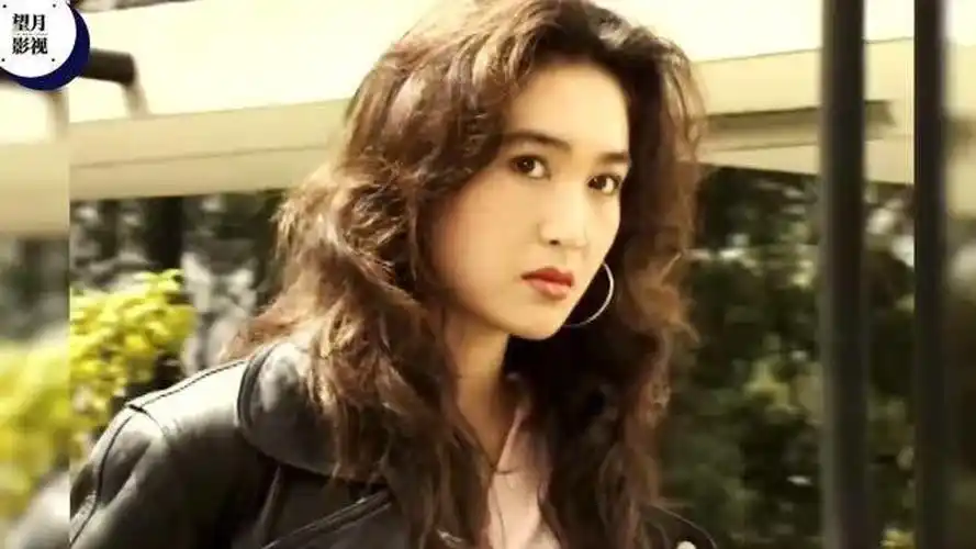 火玫瑰里的温碧霞真是美到爆啊28年前的时尚感放到现在也不过时