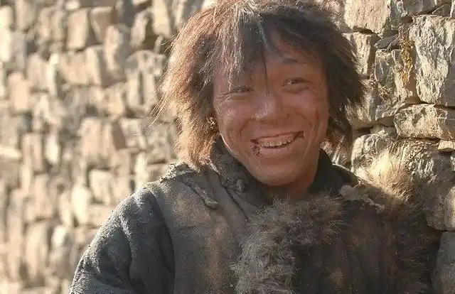 黄渤:从被人拒绝的小歌手,成为如今的百亿男演员_斗牛