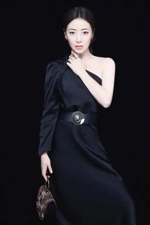 陈紫函代言费陈紫函形象代言与明星见面签约