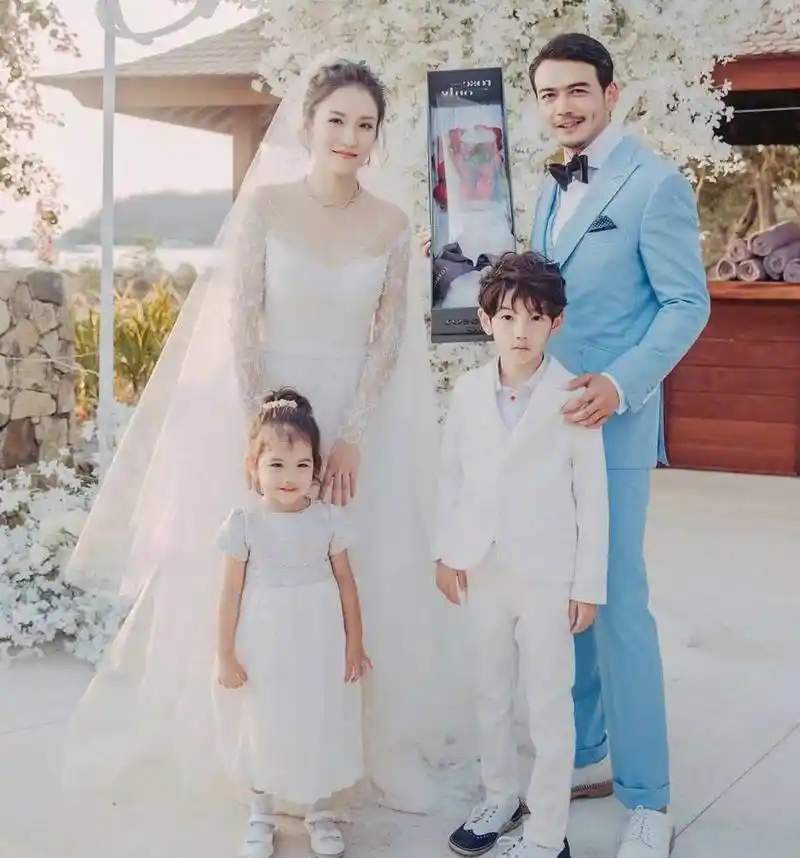 杨烁与妻子"离婚协议"曝光:财产都归妻子