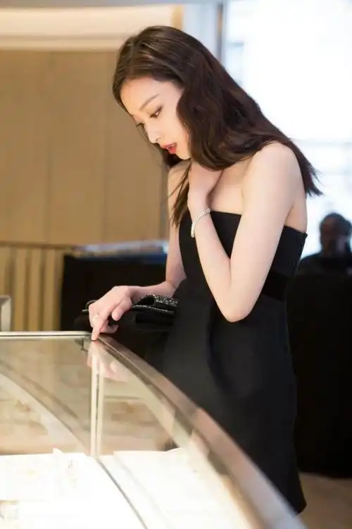 蒂芙尼tiffany&co温哥华新店开幕  倪妮亮相见证美式浪漫