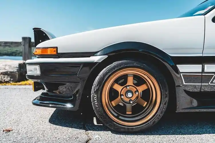 【丰田ae86】豆腐店少年的弯道梦想