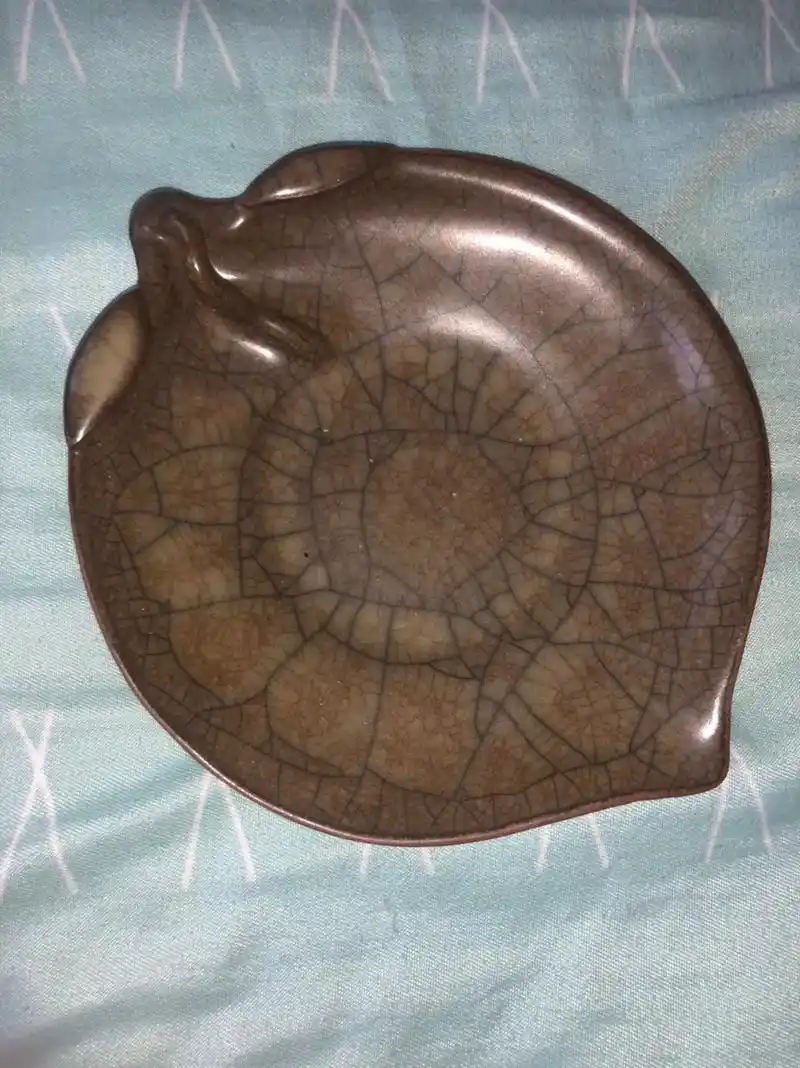 宋代哥窑,精品中极品,金丝铁线,紫口铁足,用放大镜看铁线旁边 - 抖音