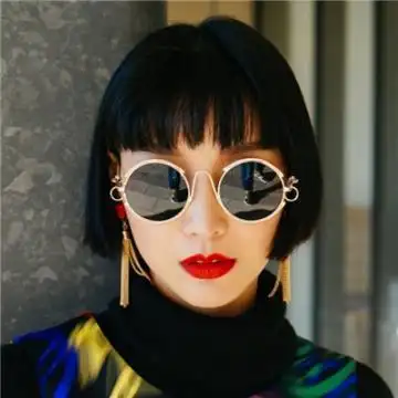帅气女生戴墨镜头像高清大图2020满眼疲惫无知又无畏
