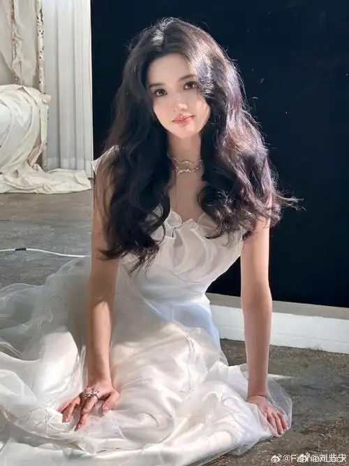 刘些宁财阀千金妆