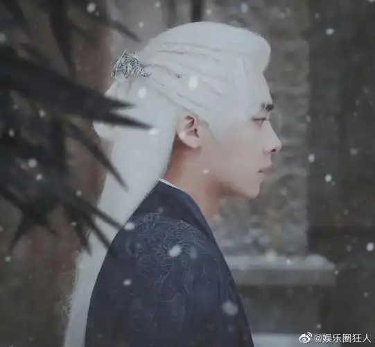 镜双城李易峰白发造型路透