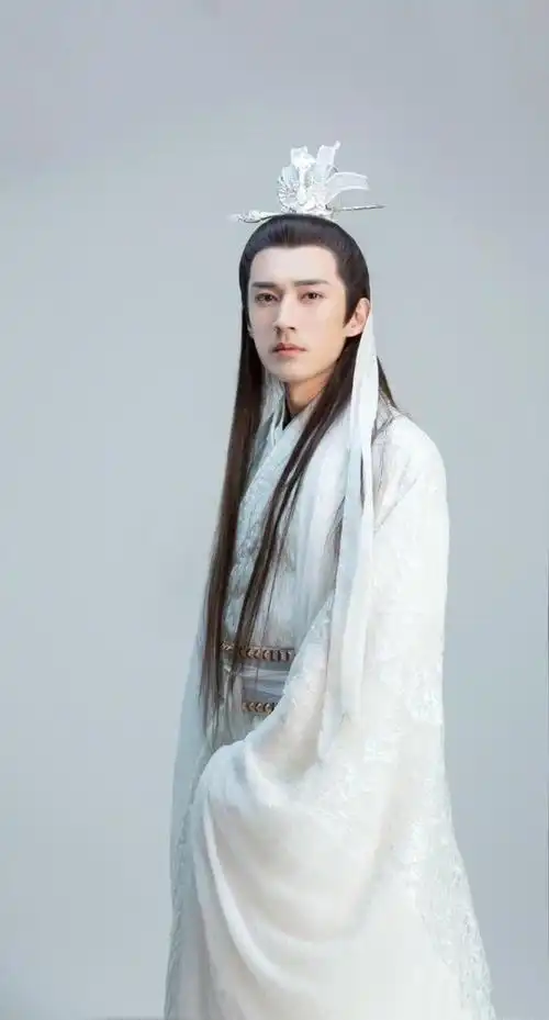 刘学义在《琉璃》中温润如玉,他换上女装也太娇媚,比女主都美