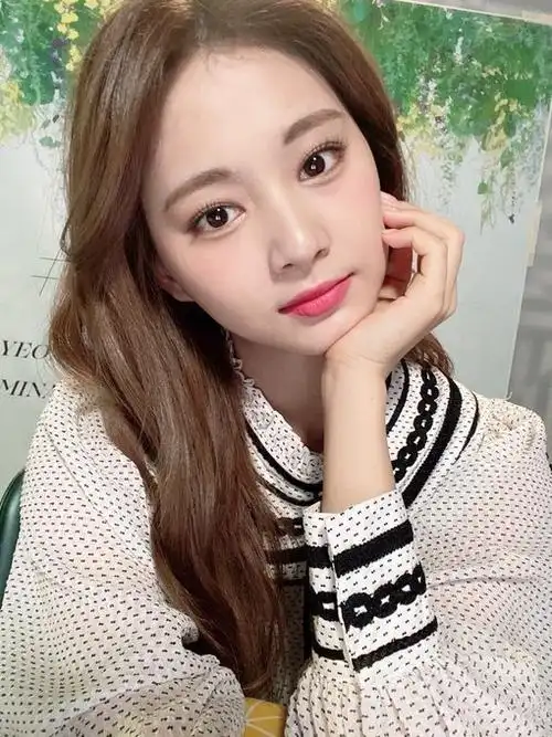 周子瑜超话96#怦然心动周子瑜#"瑜你一起的时空对话"once japan自拍