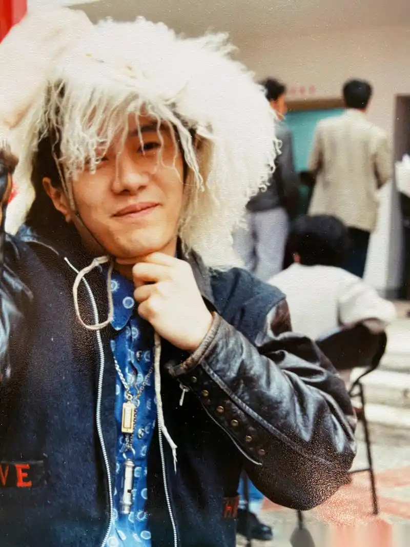 郑钧年轻时候的颜值不输现在小鲜肉吧!