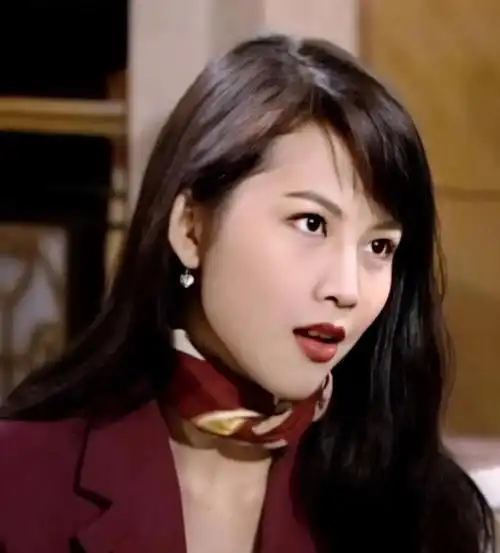 回顾蔡少芬嫁重庆小丈夫婚后连生三胎如今一家五口其乐融融