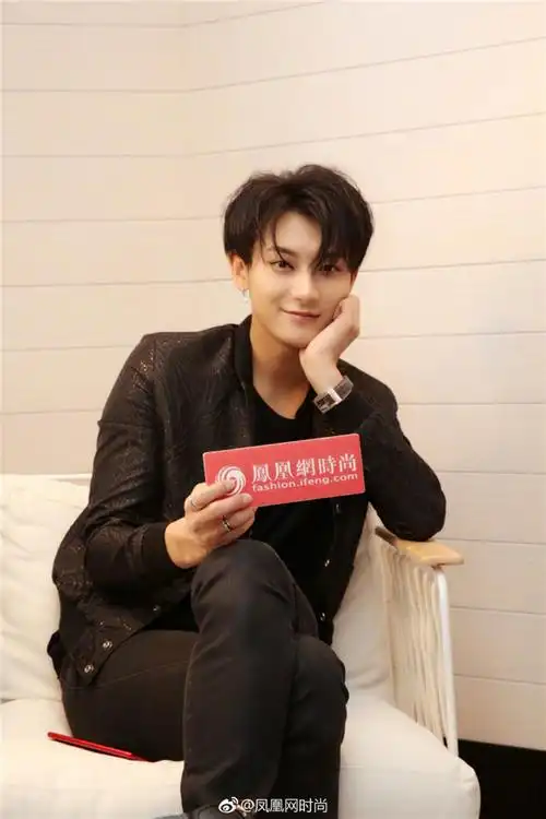 黄子韬觉得自己又帅又可爱又美