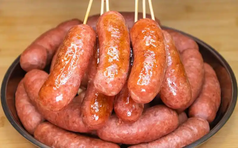 脆皮肠家常做法,配方比例详细,肉嫩皮脆无添加,宝宝说太好吃了_哔哩