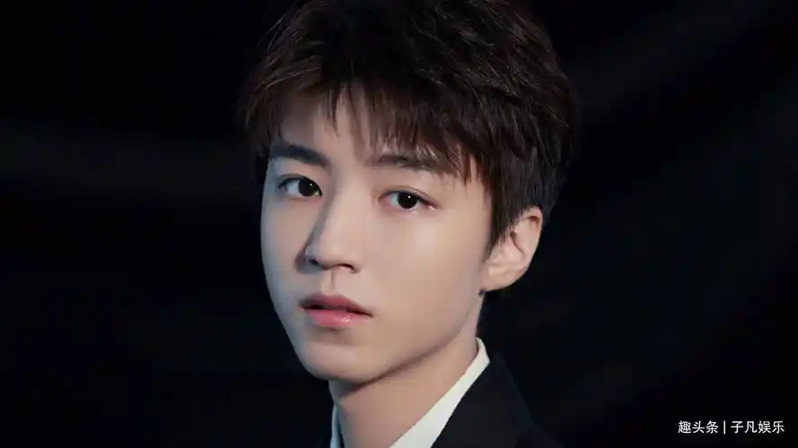 女方比自己小3岁,同样是童星出道,身份曝光!_牛欣欣_顶流_媒体